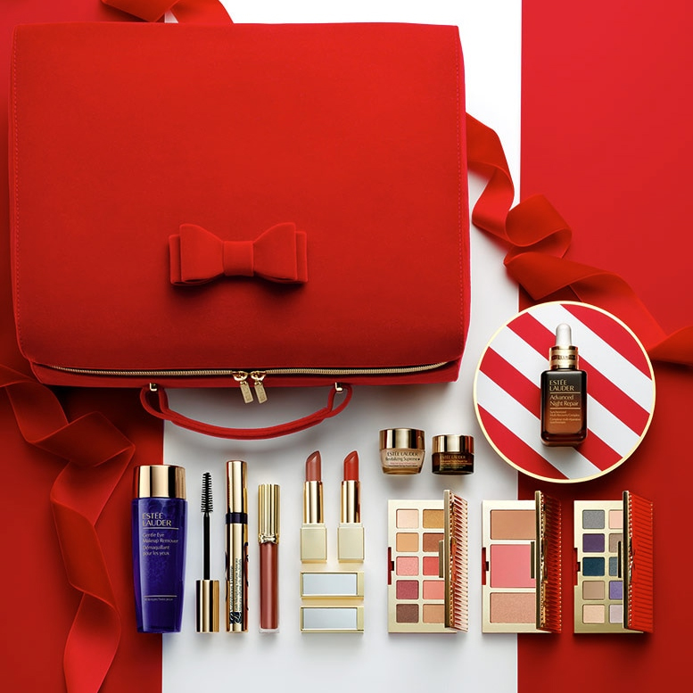 Estee Lauder Holiday Blockbuster 2020 USA Gift Set 11pcs.  ประกอบไปด้วย   - New Advanced Night Repair 30ml  - Pure Color Envy Eye Shadow Palettes in NUDES (10 shades) and GLAM (10 shades) —20 essential shades in all (total net wt. for each palette 3.7g)  - Pure Color Envy Cheek Palette in GLOW, with 3 essential shades: Bronze Goddess Shade Medium, 220 Pink Kiss and Modern Mercury (total wt. 8.7g)  - Sumptuous Extreme Mascara, 8ml  - Pure Color Envy Lipsticks 3.5 g #184 Knockout Nude   - Pure Color Envy Lipsticks 3.5 g #333 Persuasive  - Pure Color Envy Lip Gloss 2.7 ml #115 Flash Fire  - Advanced Night Repair Eye Supercharged Complex  5ml  - Revitalizing Supreme+ Creme 7ml  - Gentle Eye Makeup Remover 100ml  - Train Case